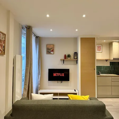 Apartment 1min Rer A - T2 Renove & Equipe - 20min Paris *