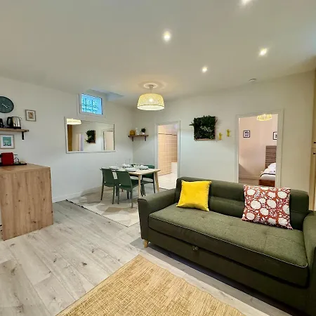 Apartman 1min Rer A - T2 Renove & Equipe - 20min Paris *